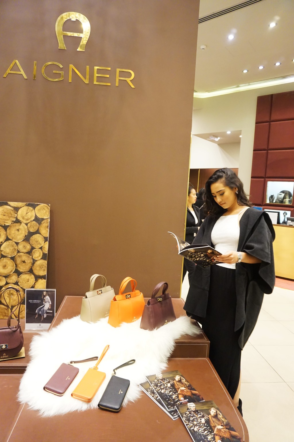 An astonishing plush boutique: Aigner FW 2016 Collection